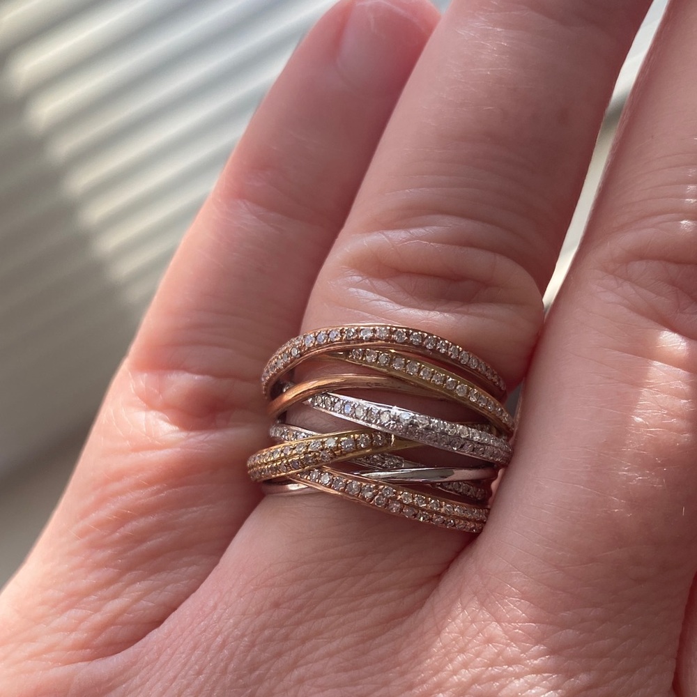 Elegant Multi-Tone Diamond Ring